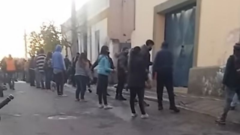 Unas 20 personas ayudaron para sofocar un incendio