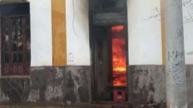 Unas 20 personas ayudaron para sofocar un incendio