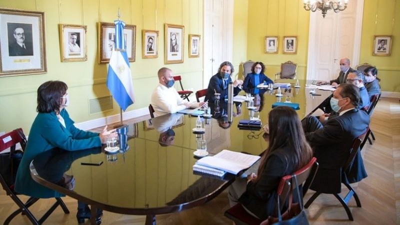 Adelantan la suba del salario mínimo que quedará en $27.216 en julio