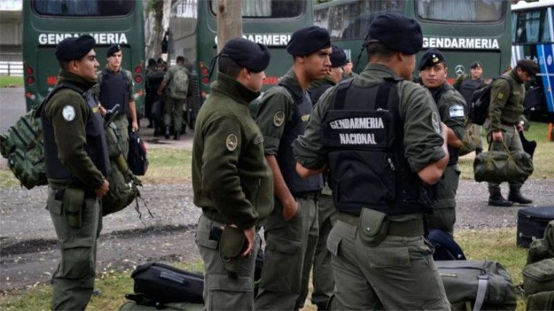 El Gobierno le aumentó el sueldo a gendarmes, prefectos y policías