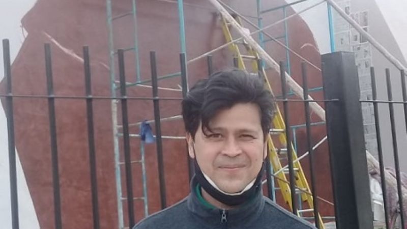 El pintor Luciano Reynoso con la “musa” de Esquiú