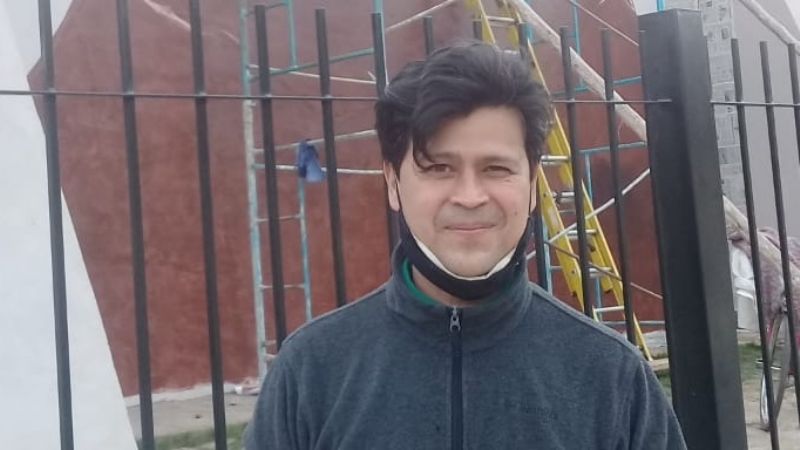 El pintor Luciano Reynoso con la “musa” de Esquiú