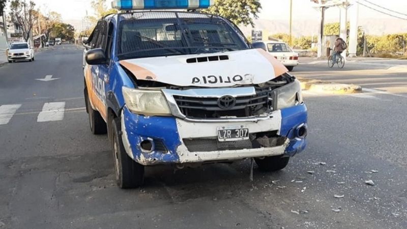 Patrullero involucrado en un violento choque