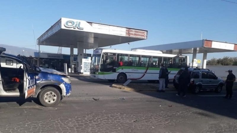 Patrullero involucrado en un violento choque