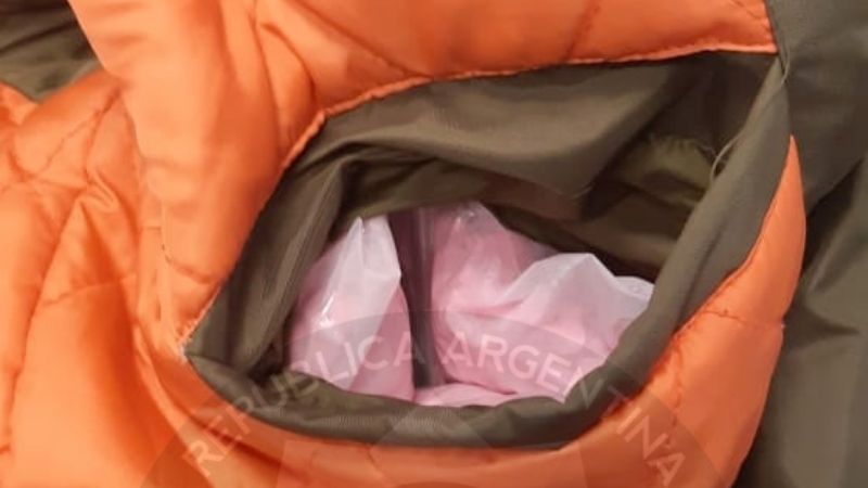 Detienen a un hombre con 700 pastillas de éxtasis en Aeroparque