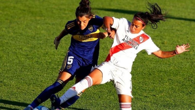 Este sábado va el superclásico por la “semi” femenina