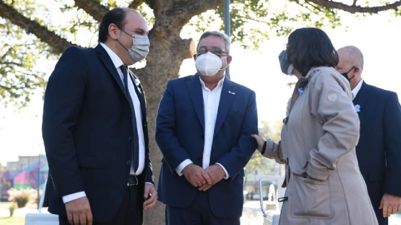 En el Día de la Independencia, inauguraron las obras en la Plaza del Maestro
