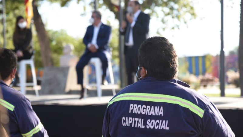 En el Día de la Independencia, inauguraron las obras en la Plaza del Maestro