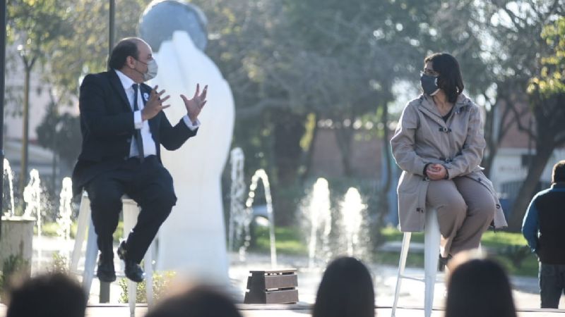 En el Día de la Independencia, inauguraron las obras en la Plaza del Maestro