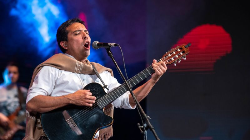 Emoción y brillo en la séptima luna del Poncho Virtual