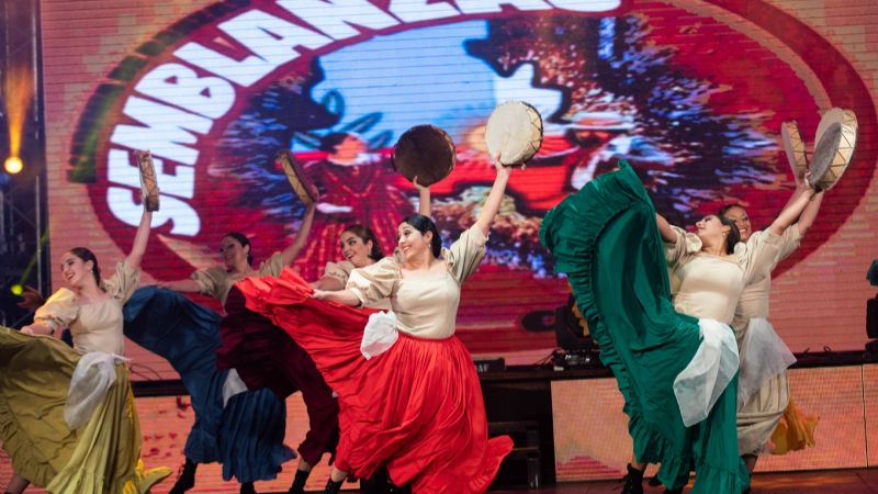 Emoción y brillo en la séptima luna del Poncho Virtual