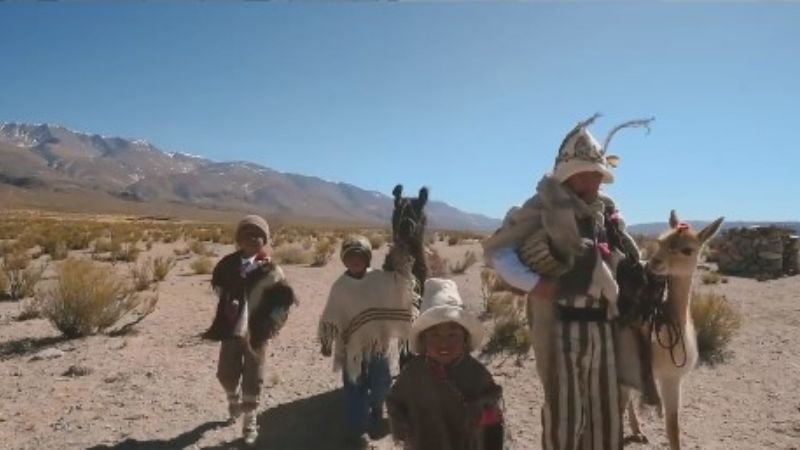 Con los cerros nevados, Laguna Blanca rindió homenaje a la Pachamama