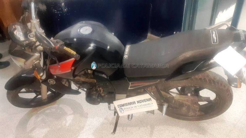 Se trasladaba en una moto robada
