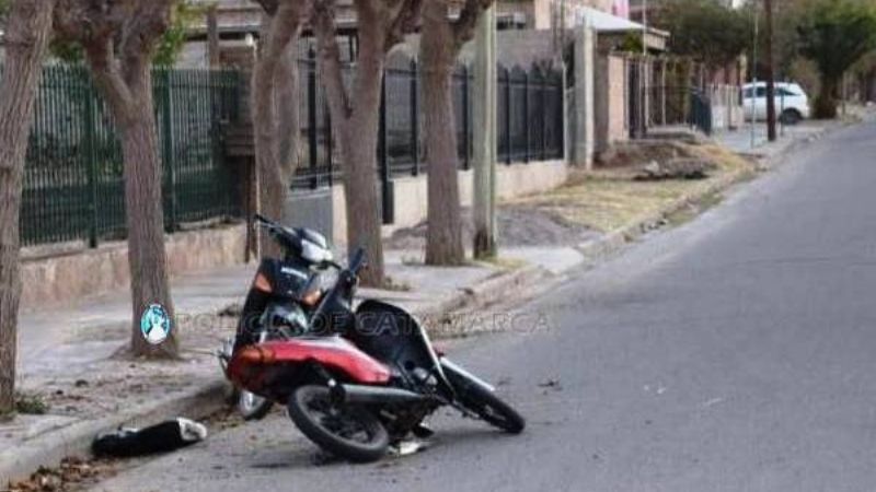 Dos menores y un jovencito heridos tras un choque de motos