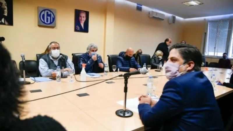 Los sindicatos docentes quieren un 45% de aumento en la paritaria nacional