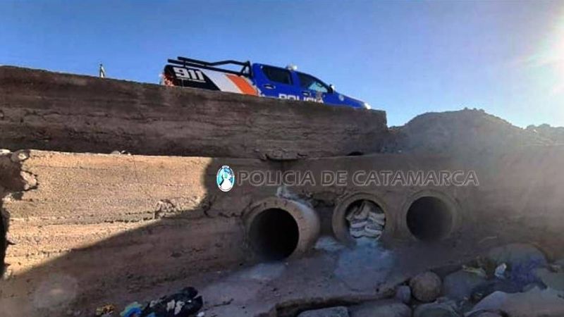 Encontraron en una alcantarilla bolsas de cal robadas