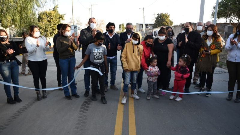 Saadi inauguró el asfalto del barrio Villa Eumelia