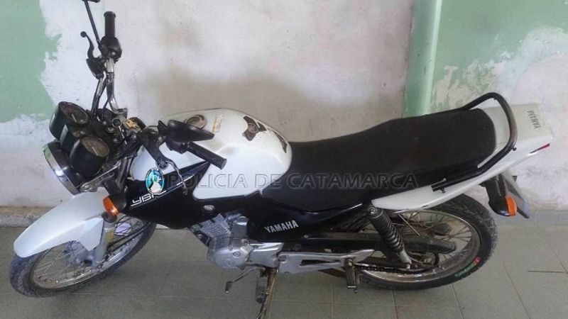 Aprehenden a dos hombres y recuperan una motocicleta sustraída