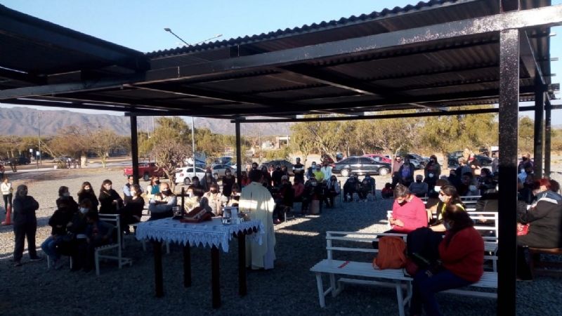 Emotivo traslado de la imagen de la Virgen en la Gruta de Choya