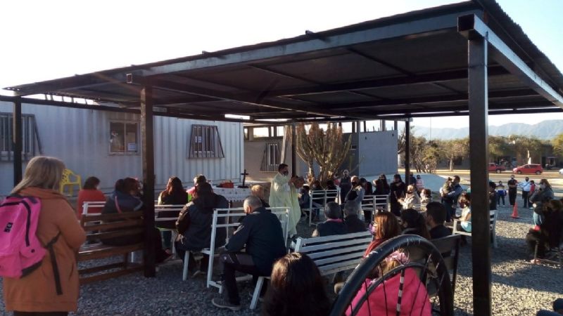 Emotivo traslado de la imagen de la Virgen en la Gruta de Choya