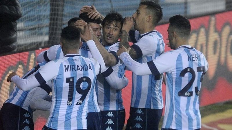 Con un gol olímpico, Racing superó a Newell's en Avellaneda
