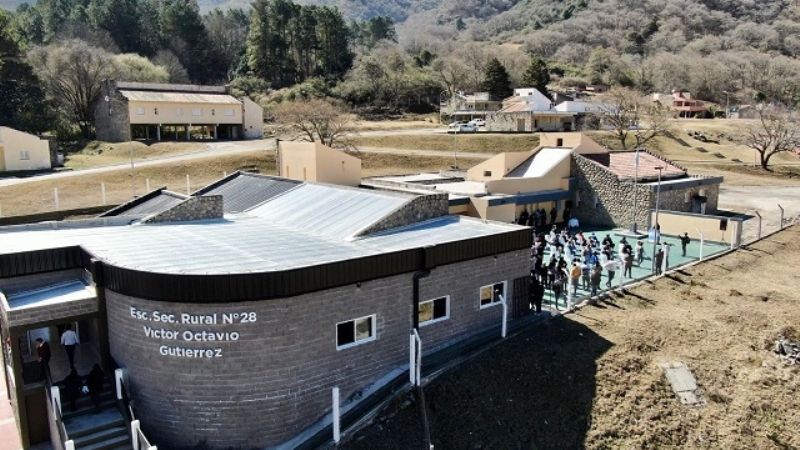 Jalil inauguró obras de infraestructura escolar en Aconquija