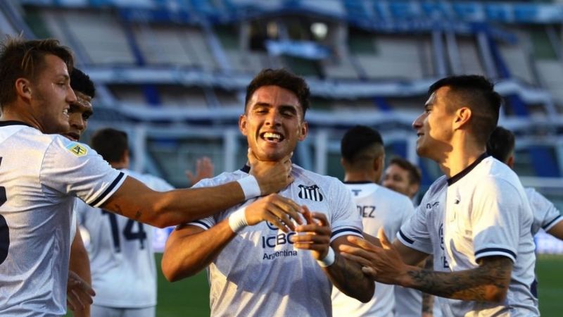 Talleres venció a San Lorenzo y lo complicó