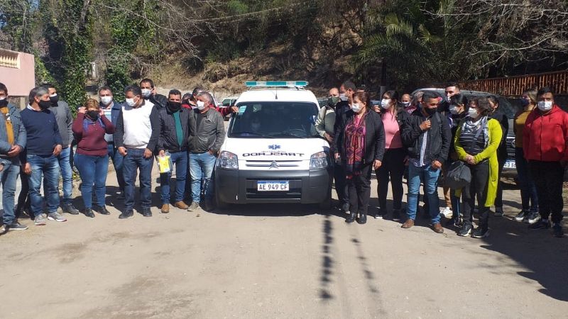 Los Ángeles recibió una ambulancia y ya cuentan con internet