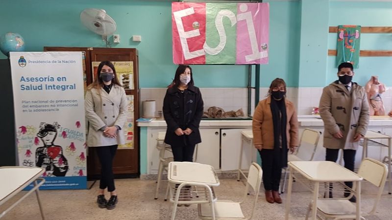 Presentación de módulos ESI-ENIA en escuelas secundarias