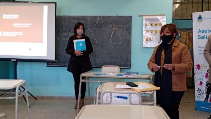 Presentación de módulos ESI-ENIA en escuelas secundarias