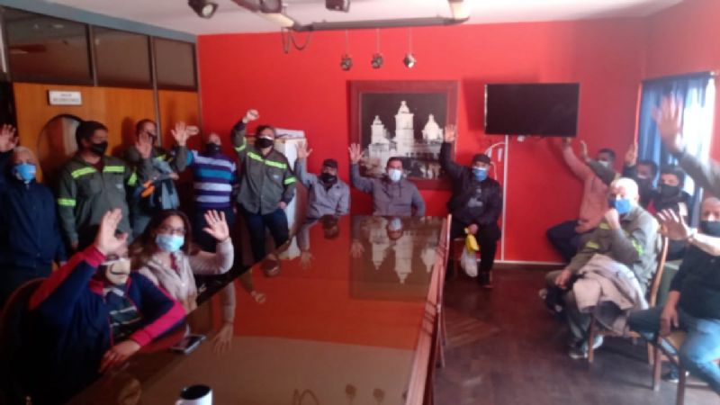 Paro por tiempo indeterminado de municipales