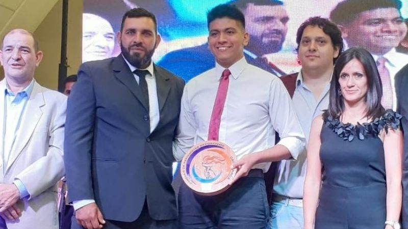 Martina y Julián Gutiérrez con la secretaria de Deportes