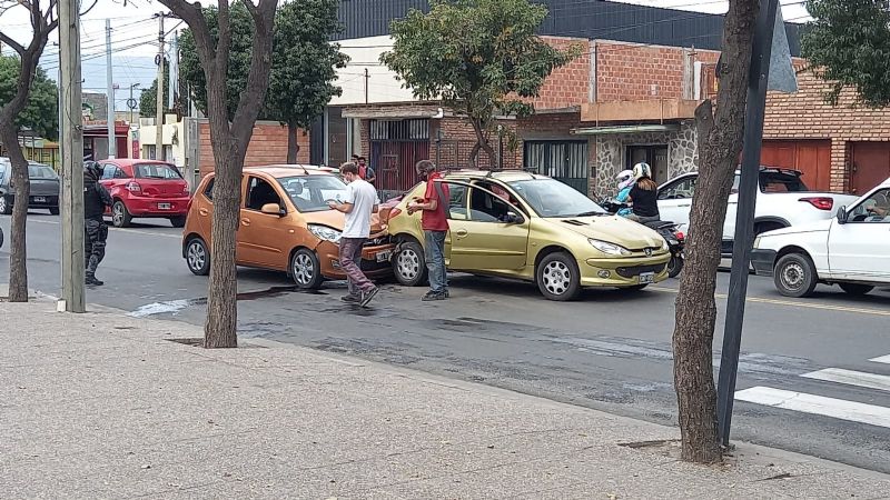 Embotellamiento en Av. Belgrano por un choque