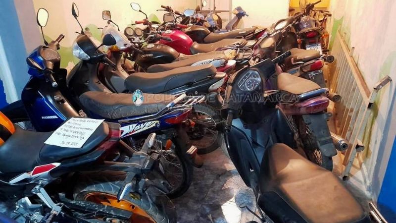 Casi un centenar de notificaciones y dos fiestas clandestinas