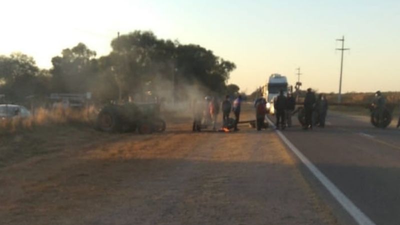 Corte sobre la Ruta Nacional 64, en reclamo de agua potable