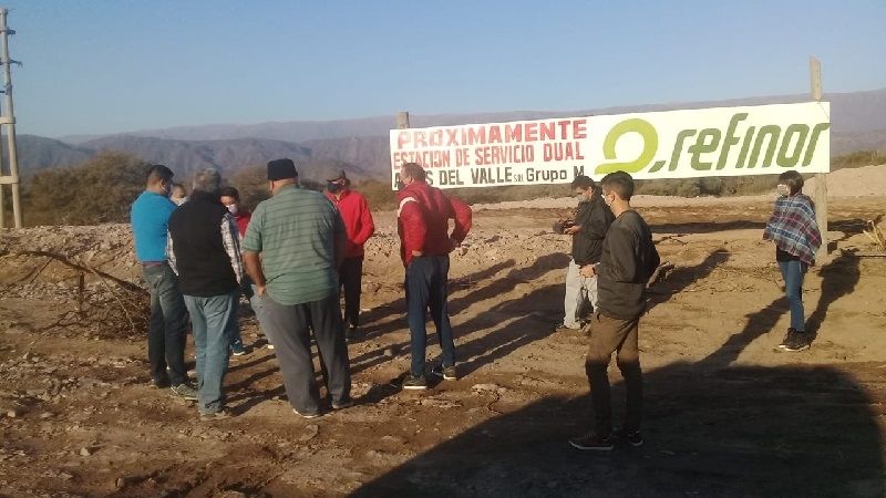 Estación de servicios en el ingreso a Fray Mamerto Esquiú