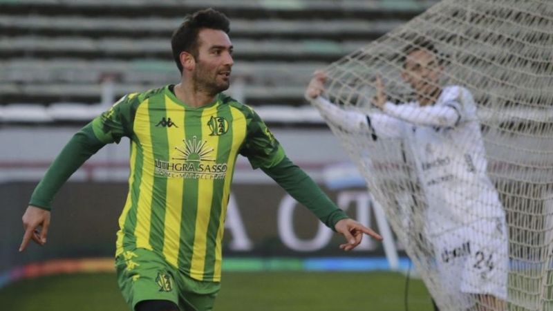 Aldosivi goleó 3-0 a Colón se prendió arriba en la Liga