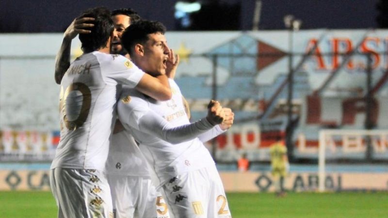 Racing goleó a Arsenal y es escolta de Independiente