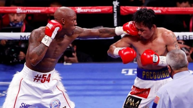 Ugás venció por puntos y rompió la leyenda de Pacquiao