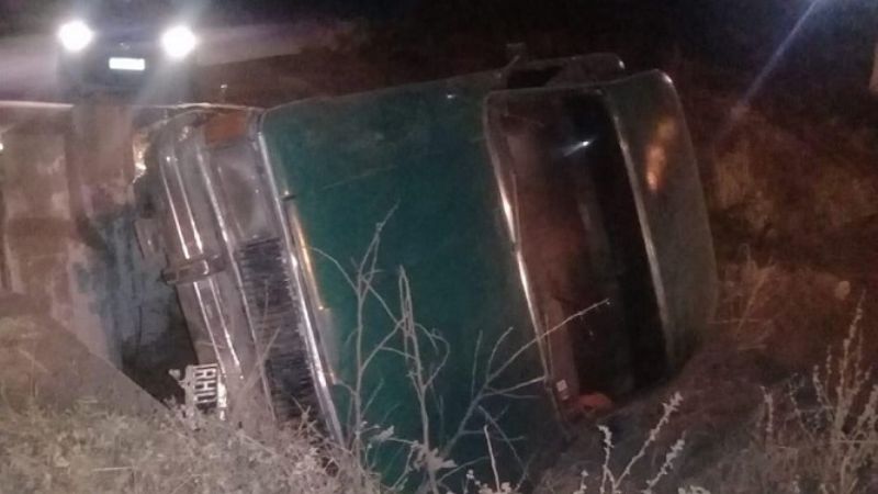 Auto volcó en Avenida del Trabajo