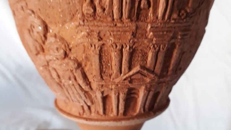 Confeccionan cáliz y patena de cerámica con escenas de la vida de Esquiú