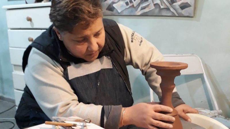 Confeccionan cáliz y patena de cerámica con escenas de la vida de Esquiú