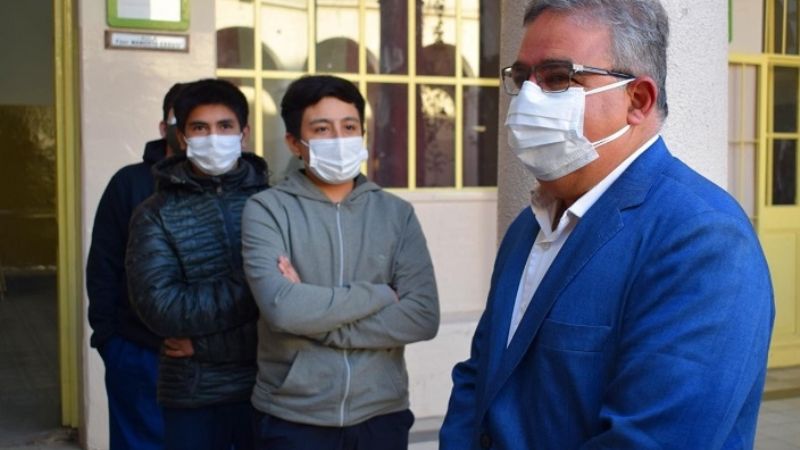 El Gobernador Raul Jalil visitó a los alumnos de la ENCJA