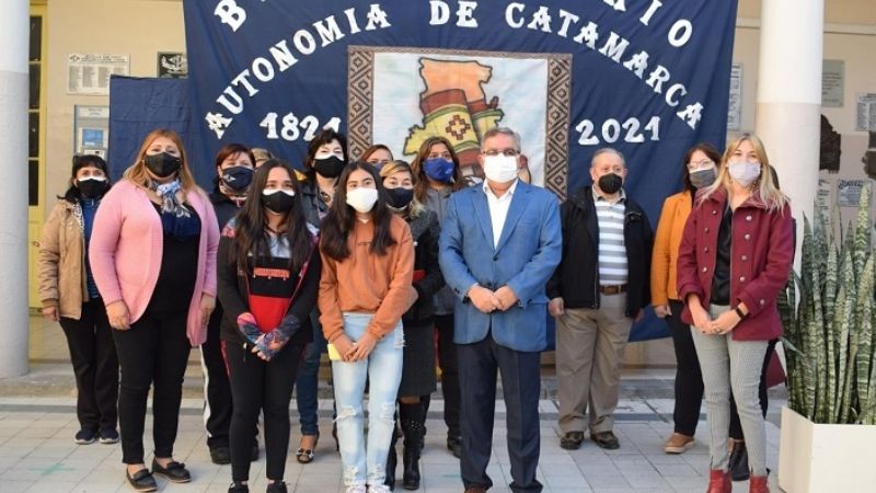 El Gobernador Raul Jalil visitó a los alumnos de la ENCJA