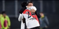 ENZO PÉREZ recibe el reconocimiento de Gallardo, tras convertir el segundo de River ante Aldosivi.