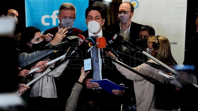 Habrá "presencialidad plena" en las escuelas desde el 1 de septiembre