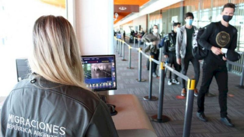Levantan la cuarentena para argentinos que salen del país por trabajo