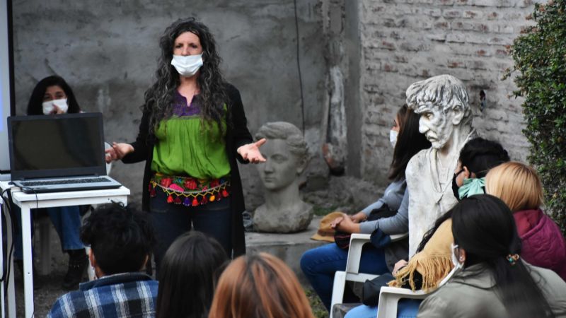 Reconocida maestra alfarera dictó un taller en el Museo de Bellas Artes