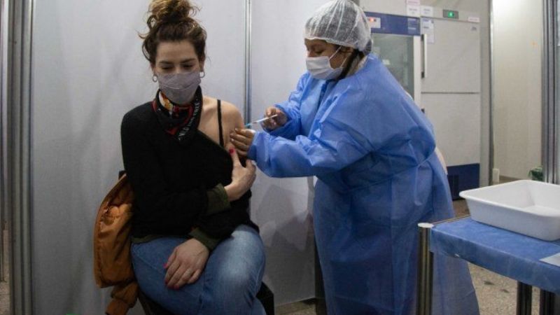 Con el avance de la vacunación, varios sectores vuelven a la presencialidad