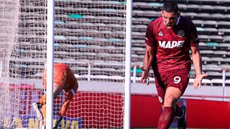 Lanús volvió a la punta y Central dejó sin DT al “Ferro”